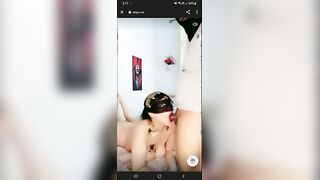 ديوث راكب فوق مراته فشخها نيك وهو بيصورها وبتقوله اه كسي مش قادره استحمل براحه - سكس عربي نيك نار