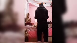 عيل خول واخد بنت عمه في شقه مفروشه ينيكها ولابسه قميص النوم وبتقوله افشخلي كسي سكس مصري