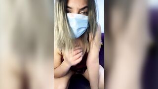 سكس لايف مصرية بقميص نوم أحمر بتنيك نفسها وتقول كسي سخن اوي مين ييجي يفشخني