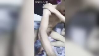 مصري ماسك صحبته المنيوكه في شقته بتمص زبه ويضربها علي كسها سكس نيك جنس مصري نار