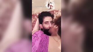 نسوانجي جايب موزه بلدي بعد ما ناكها بيداعبها ويقول لها كلام سكس سافل عربي يهيج الزب - سكس جامد