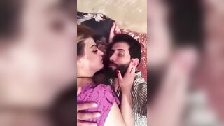 نسوانجي جايب موزه بلدي بعد ما ناكها بيداعبها ويقول لها كلام سكس سافل عربي يهيج الزب - سكس جامد