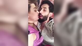 نسوانجي جايب موزه بلدي بعد ما ناكها بيداعبها ويقول لها كلام سكس سافل عربي يهيج الزب - سكس جامد