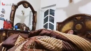 ديوث مصري بيصور مراته وهي قالعة بقميص النوم لصاحبه علشان يشوق جسمها الجامد