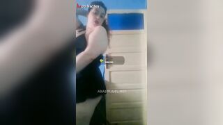 موزة بلدي ساخنة قوي عايزة واحد يركبها و ينيك كسها المنتوف - سكس عربي بصوت واضح