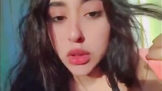 اندر ايدج مصريه جسمها فرنساوي تستعرض جسمها ملط خالص وهي بترقص علي السرير سكس نيج مصري نودز