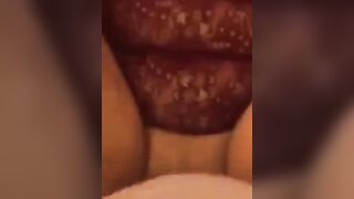 اول ما دخل زبه جابهم في كسي وهو بينكني