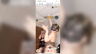 الاخت تتسحاق مع بنت عمها في سكس تانجو مولع