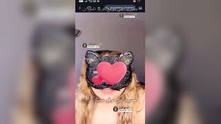 سوسو الشرموطة تفتح خرم طيزها و يركبها بزبه و هي تتمحن عليه