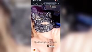 سوسو الشرموطة تفتح خرم طيزها و يركبها بزبه و هي تتمحن عليه