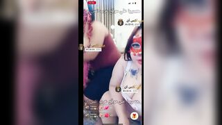 مصرية هيجانة دخلت زب كله في كسها قاعدة عليه تعال نيك كسي بقى