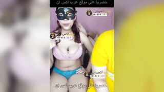 شلة الشراميط يروح زيارة للفحل في بيته ويعمله احلي متعه جنسيه مع  زبه الكبير